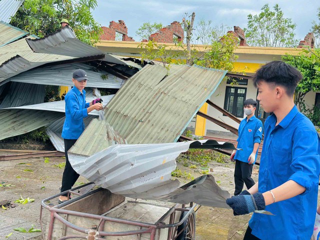 Gồng mình khắc phục hậu quả mưa lũ - Ảnh 3.