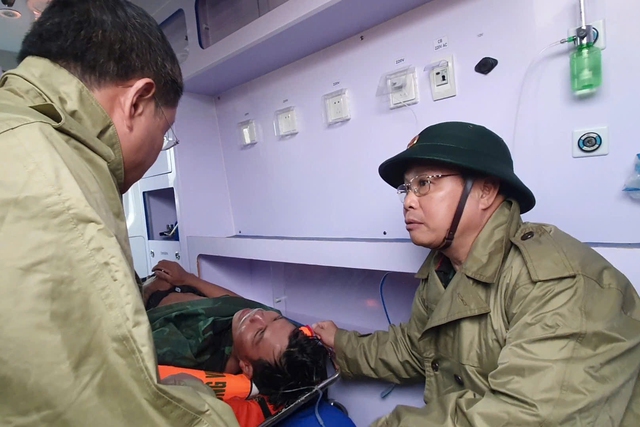 Vụ tàu cá chìm ở biển Cửa Việt: Danh tính 2 thuyền viên mất tích- Ảnh 2. Vụ tàu cá chìm ở biển Cửa Việt: Danh tính 2 thuyền viên mất tích- Ảnh 2.