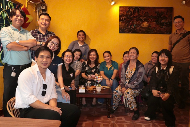 B&aacute;nh trung thu '2 giảm' d&agrave;nh tặng bệnh nhi suy thận - Ảnh 4.