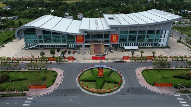 Vĩnh Long xác định 4 trụ cột phát triển trong giai đoạn 2025-2030- Ảnh 5. Vĩnh Long xác định 4 trụ cột phát triển trong giai đoạn 2025-2030- Ảnh 5.