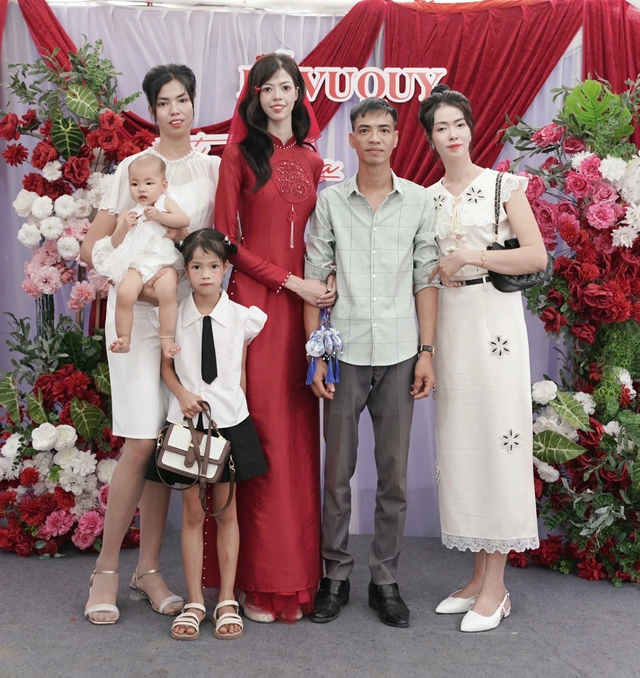 Cô dâu cao 1m85 và chú rể 1 m 80: Cặp đôi gây sốt trong giới trẻ - Ảnh 3.