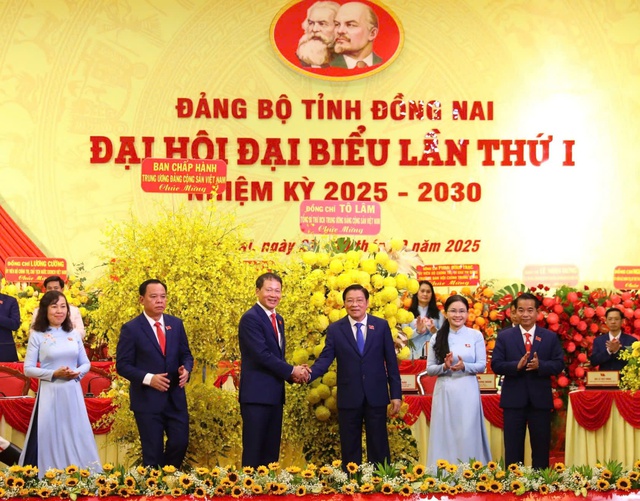 Ông Vũ Hồng Văn tiếp tục giữ chức Bí thư Tỉnh ủy Đồng Nai - Ảnh 2.