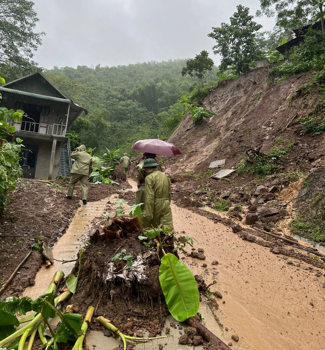 Bão số 10: Phú Thọ cảnh báo rủi ro cấp độ 2, sơ tán 372 hộ dân - Ảnh 2.
