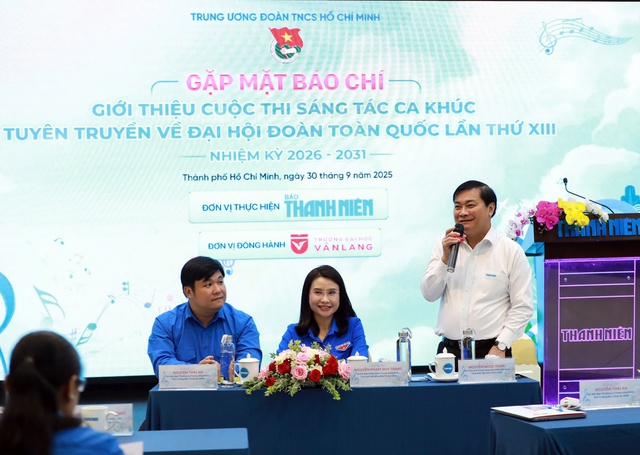 Gặp gỡ báo chí giới…