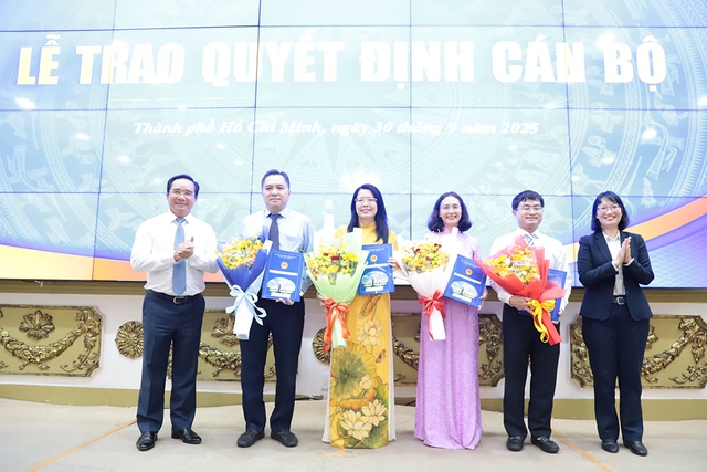 TP.HCM bổ nhiệm giám đốc nhiều sở, ngành- Ảnh 2. TP.HCM bổ nhiệm giám đốc nhiều sở, ngành- Ảnh 2.