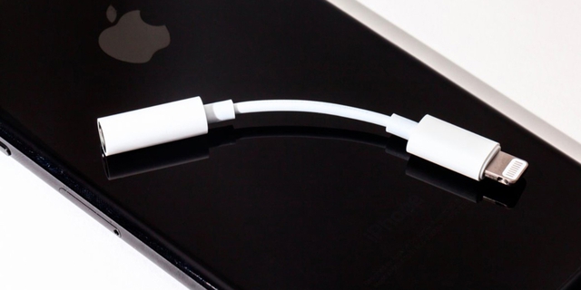 Những t&iacute;nh năng biến mất khỏi smartphone ho&agrave;n to&agrave;n xứng đ&aacute;ng - Ảnh 2.