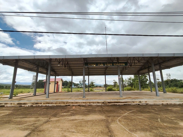 Những ngôi chợ vùng cao xây rồi bỏ hoang- Ảnh 1. Những ngôi chợ vùng cao xây rồi bỏ hoang- Ảnh 1.