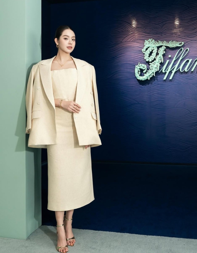 Chào thu với trang phục gam màu trung tính - Ảnh 2.