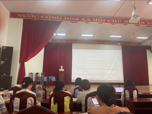 Phụ huynh Phan Thiết thở phào nhẹ nhõm khi học bán trú tiếp tục được triển khai - Ảnh 1.