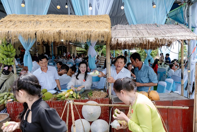 Độc đáo đám cưới được trang trí theo phong cách 'ông bà anh' - Ảnh 4.