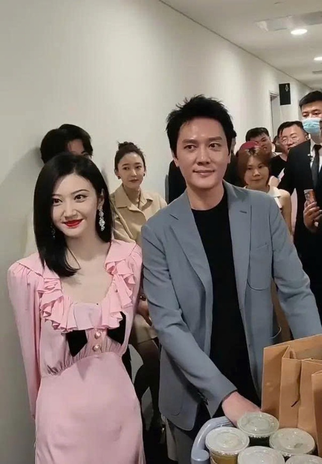 

Cảnh Điềm khẳng định mình vẫn độc thân và không có mối quan hệ tình cảm với đàn anh Phùng Thiệu Phong  