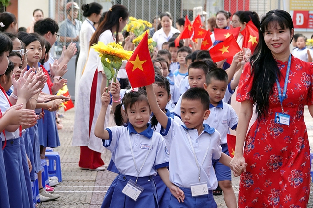 Lễ khai giảng đặc biệt kỷ niệm 80 năm ngành giáo dục việt nam - Ảnh 1. Lễ khai giảng đặc biệt kỷ niệm 80 năm ngành giáo dục việt nam - Ảnh 1.