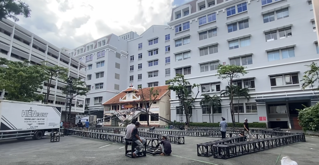 Ngôi trường gần 120 năm tuổi tất bật cho lễ khai giảng năm học mới - Ảnh 3.
