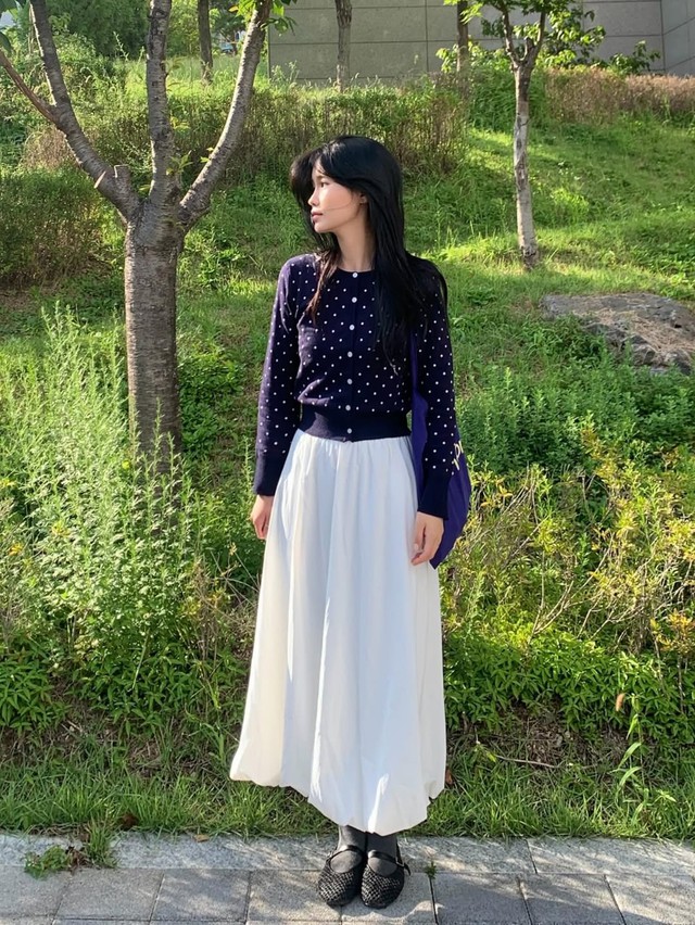 Nhẹ nhàng, trẻ trung bất ngờ khi nàng diện áo cardigan- Ảnh 4. Nhẹ nhàng, trẻ trung bất ngờ khi nàng diện áo cardigan- Ảnh 4.