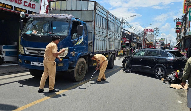 Va chạm liên hoàn, nhiều người bị thương - Ảnh 1.