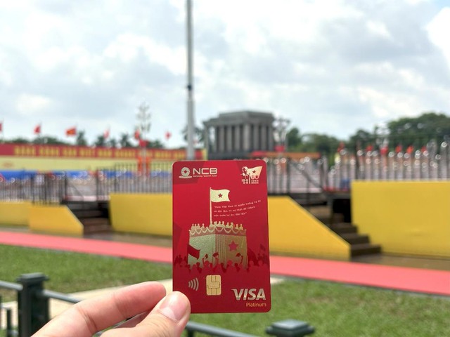 Ngắm những khung h&igrave;nh rực rỡ của thẻ NCB Visa Tự h&agrave;o check-in dịp Quốc kh&aacute;nh- Ảnh 2.
