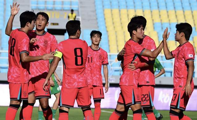 U.23 Indonesia hòa như thua đội Lào: HLV bức bối, sếp lớn ra chỉ thị khẩn- Ảnh 2. U.23 Indonesia hòa như thua đội Lào: HLV bức bối, sếp lớn ra chỉ thị khẩn- Ảnh 2.