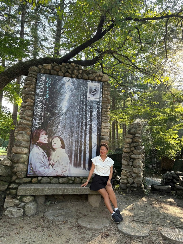 Nữ nhà văn Tina Yuan dịu dàng với Hanbok- Ảnh 5. Nữ nhà văn Tina Yuan dịu dàng với Hanbok- Ảnh 5.