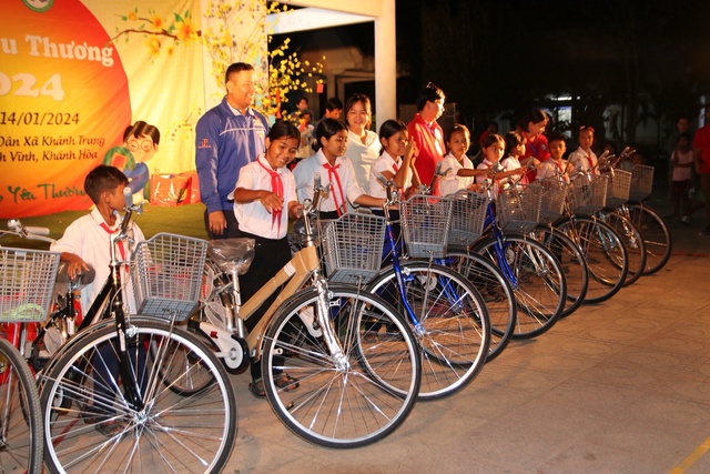 Câu lạc bộ Tia Sáng 13 năm gieo nụ cười nơi vùng sâu vùng xa- Ảnh 8.