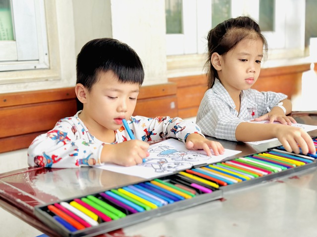 TP.HCM: Lớp học vẽ tại bệnh viện khai giảng, đem sắc màu đến bệnh nhi - Ảnh 1.