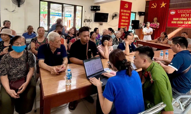 Chưa nhận được quà Quốc khánh qua VNeID, nhiều địa phương phát tiếp tiền mặt sau 2.9- Ảnh 1. Chưa nhận được quà Quốc khánh qua VNeID, nhiều địa phương phát tiếp tiền mặt sau 2.9- Ảnh 1.