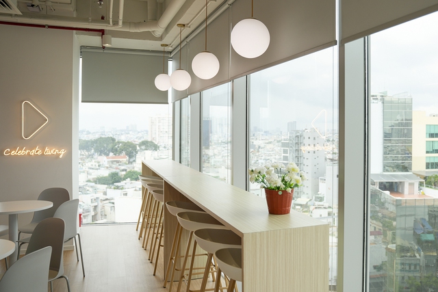 FWD Việt Nam đầu tư mạnh mẽ v&agrave;o văn ph&ograve;ng hiện đại v&agrave; bền vững tại TP.HCM - Ảnh 4.