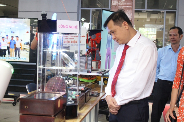 Khai giảng tại ngôi trường Bác Hồ từng học: Từ đam mê mạch điện đến thủ khoa - Ảnh 9.
