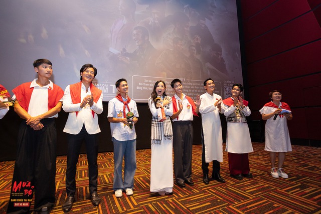 'Mưa đỏ' vượt mốc 500 tỉ, - Ảnh 2.