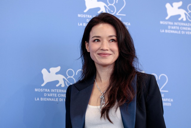 Thư Kỳ g&acirc;y ch&uacute; &yacute; ở Venice - Ảnh 5.