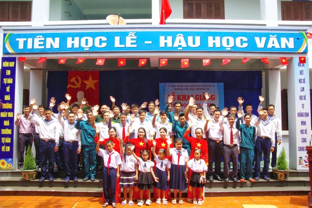Đặc khu Trường Sa tổ chức khai giảng năm học 2025-2026 - Ảnh 1.