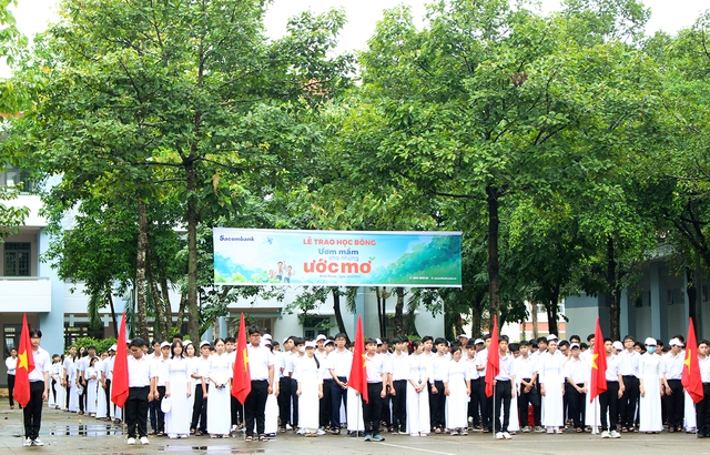 Sacombank ‘Ươm mầm cho những ước mơ’ - chung tay vun đắp thế hệ trẻ - Ảnh 2.