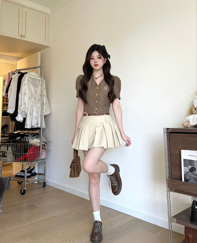 Gợi cảm tinh tế, cuốn hút mọi ánh nhìn với trang phục cổ chữ V- Ảnh 7.