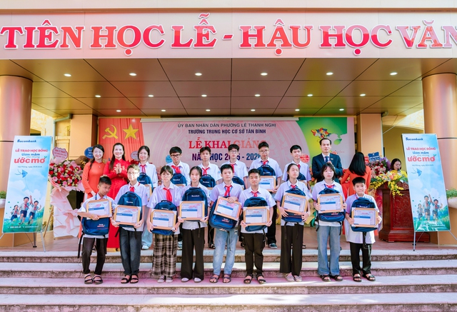Sacombank ‘Ươm mầm cho những ước mơ’ - chung tay vun đắp thế hệ trẻ - Ảnh 7.