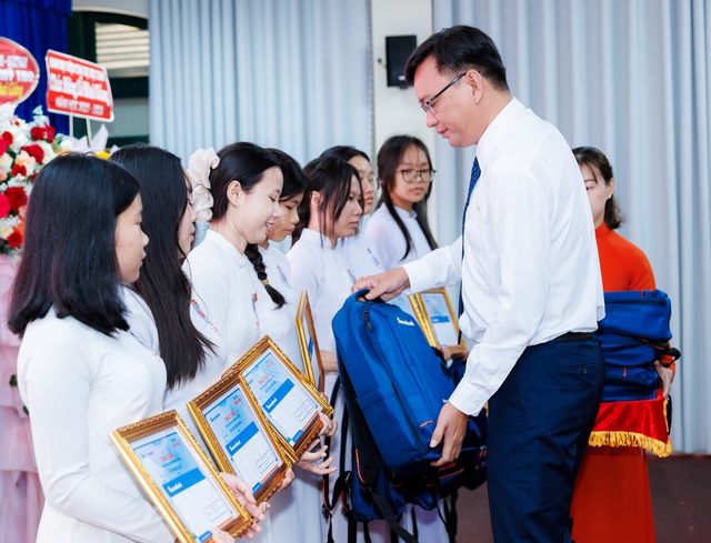 Sacombank ‘Ươm mầm cho những ước mơ’ - chung tay vun đắp thế hệ trẻ - Ảnh 8.