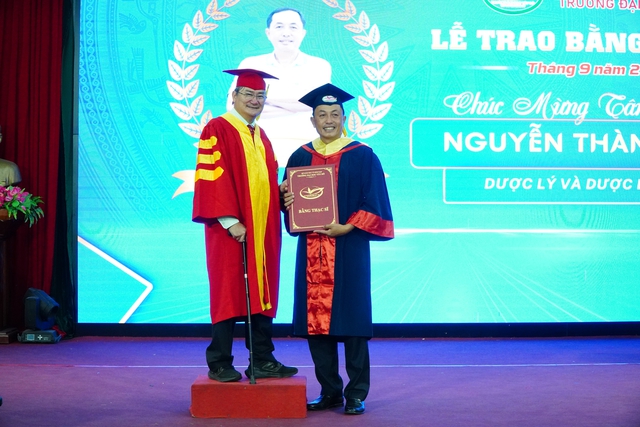 Trường ĐH Tây Đô trao bằng tốt nghiệp thạc sĩ cho 102 học viên- Ảnh 1. Trường ĐH Tây Đô trao bằng tốt nghiệp thạc sĩ cho 102 học viên- Ảnh 1.