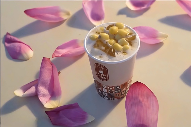 Tr&agrave; sữa sen Huế: Hương vị độc đ&aacute;o thu h&uacute;t giới trẻ việt nam - Ảnh 2.