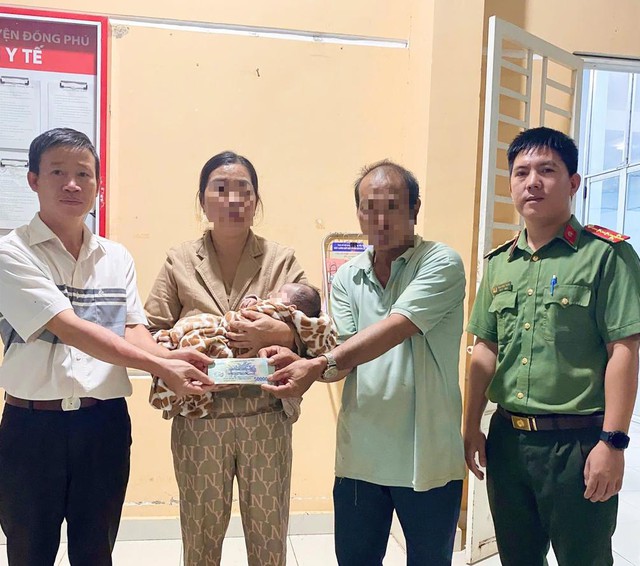 Đồng Nai: 2 mẹ con đoàn tụ với gia đình sau gần 1 năm 'mất tích' - Ảnh 2.