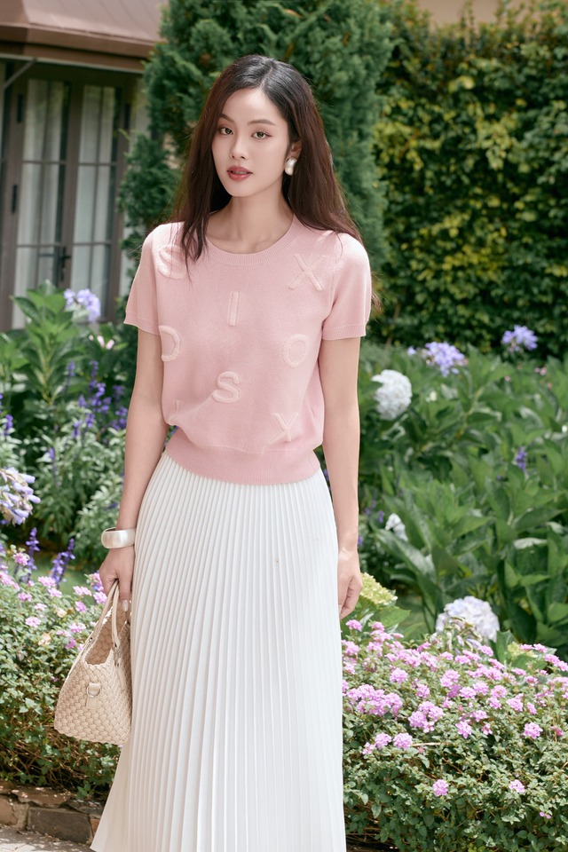 Quần ống rộng, váy dài và áo polo dệt kim, cặp đôi mới của mùa - Ảnh 4.