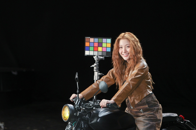 H&igrave;nh ảnh kh&aacute;c lạ của Uyển &Acirc;n   - Ảnh 1.