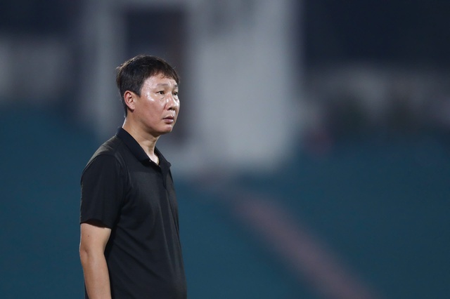 Văn Thuận tỏa sáng, U.23 Việt Nam chật vật nhưng rồi cũng giành trọn 3 điểm trước Singapore - Ảnh 6. Văn Thuận tỏa sáng, U.23 Việt Nam chật vật nhưng rồi cũng giành trọn 3 điểm trước Singapore - Ảnh 7.