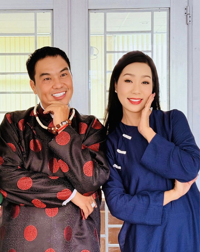 

Hình ảnh nghệ sĩ Hoàng Mập chụp cùng NSND Trịnh Kim Chi  