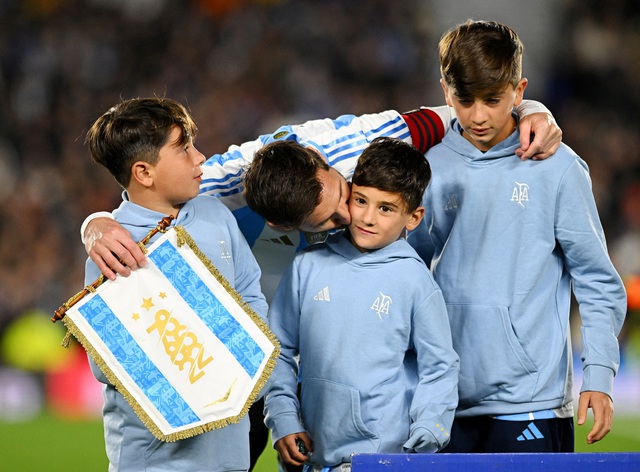 Messi gửi thông điệp đầy ẩn ý, David Beckham mừng ra mặt- Ảnh 1.