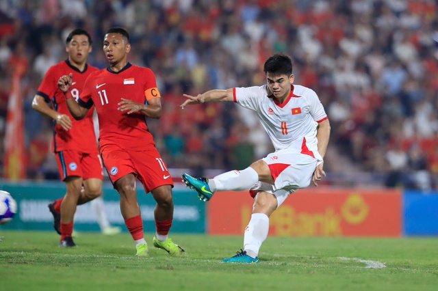 Đ&ocirc;i c&aacute;nh U.23 Việt Nam c&ograve;n ch&ocirc;ng ch&ecirc;nh, thầy Kim t&iacute;nh sao?- Ảnh 1.