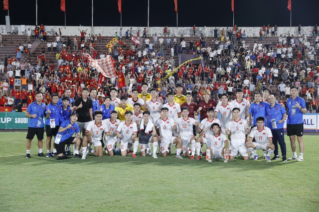 Người h&ugrave;ng Văn Thuận: 'Chờ b&agrave;n thắng cho U.23 Việt Nam từ l&acirc;u, gửi tặng kh&aacute;n giả' - Ảnh 2.