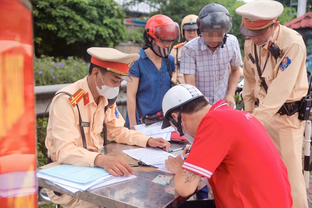 Người vi phạm bỏ xe rời đi: CSGT có đủ điều kiện niêm phong phương tiện?- Ảnh 3. Người vi phạm bỏ xe rời đi: CSGT có đủ điều kiện niêm phong phương tiện?- Ảnh 3.
