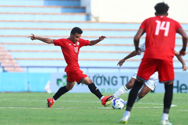 U.23 Yemen thắng nghẹt thở Bangladesh nhờ bàn thắng phút bù giờ: Đứng đầu bảng C - Ảnh 1.
