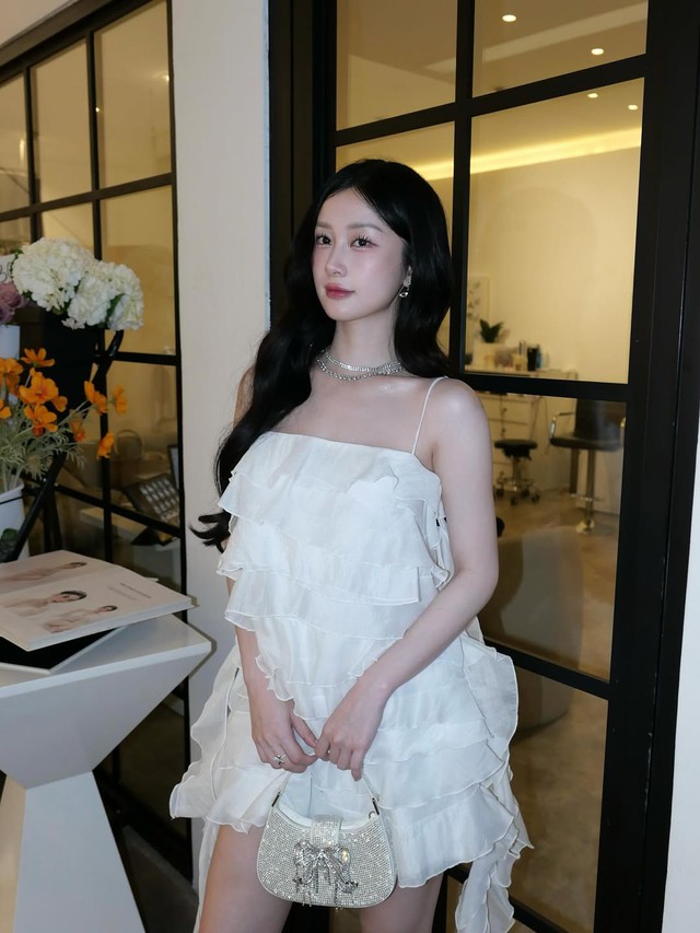 Nét chấm phá ngọt ngào cho nàng với trang phục bèo nhún- Ảnh 3.