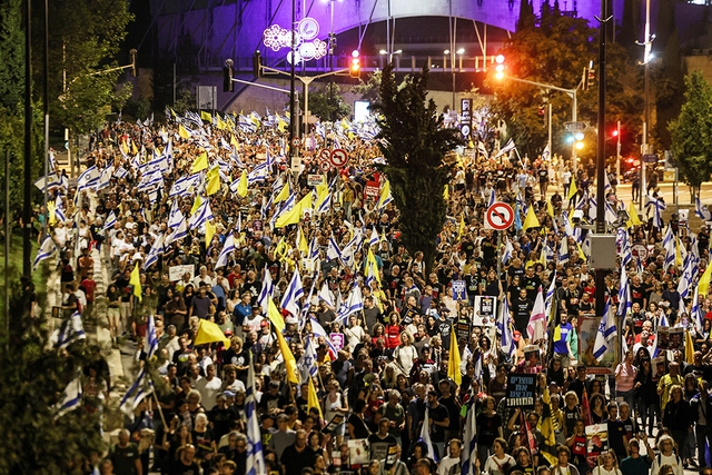 Người Israel xuống đường phản đối chiến sự Gaza- Ảnh 1. Người Israel xuống đường phản đối chiến sự Gaza- Ảnh 1.