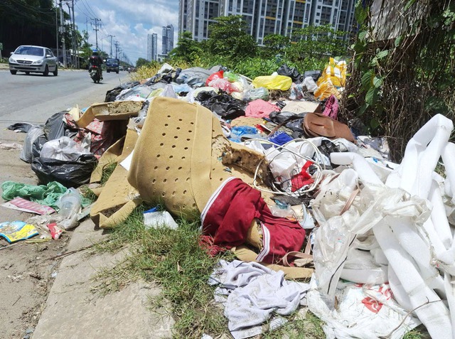 Bãi rác tự phát gây ô nhiễm môi trường tại TP . HCM - Ảnh 2. Bãi rác tự phát gây ô nhiễm môi trường tại TP . HCM - Ảnh 2.