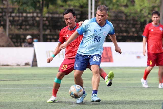 Sân cỏ Trường ĐH Nha Trang rộn ràng giải bóng đá vì nhân dân Cuba- Ảnh 4. Sân cỏ Trường ĐH Nha Trang rộn ràng giải bóng đá vì nhân dân Cuba- Ảnh 4.